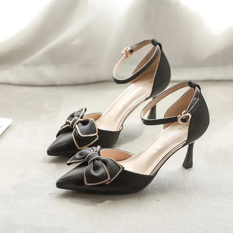 Rosette Bow Pumps