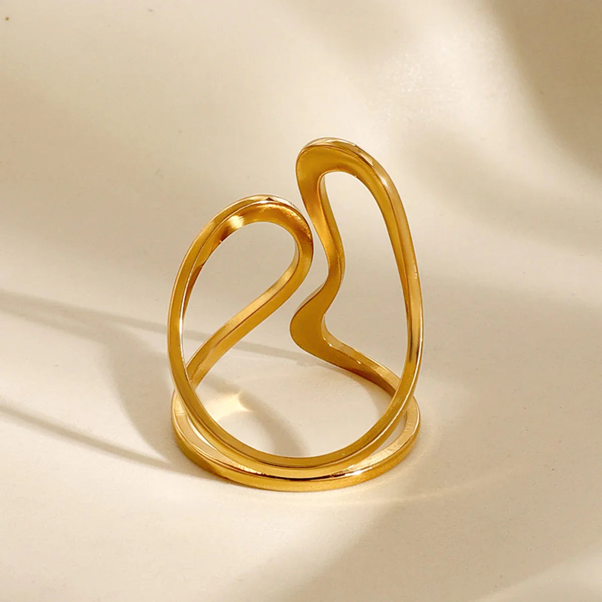 Luma Soft Curve Ring